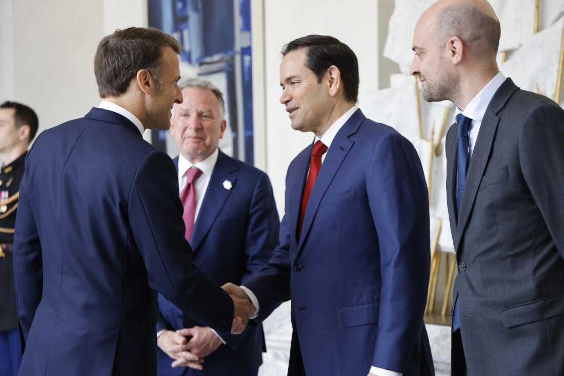 France's President Emmanuel Macron (L) shakes hands with US Secretary of State Marco Rubio (2R) next to US Special Envoy Steve Witkoff (C) and France's Minister for Europe and Foreign Affairs Jean-Noel Barrot before a meeting at the Elysee presidential palace in Paris on April 17, 2025. US Secretary of State was in Paris today to meet French President about crafting a Ukraine ceasefire, as Washington and Europe seek common ground on ending the fighting. Top Ukrainian officials were also in the French capital to meet EU and US delegations. (Photo by Ludovic MARIN / POOL / AFP)