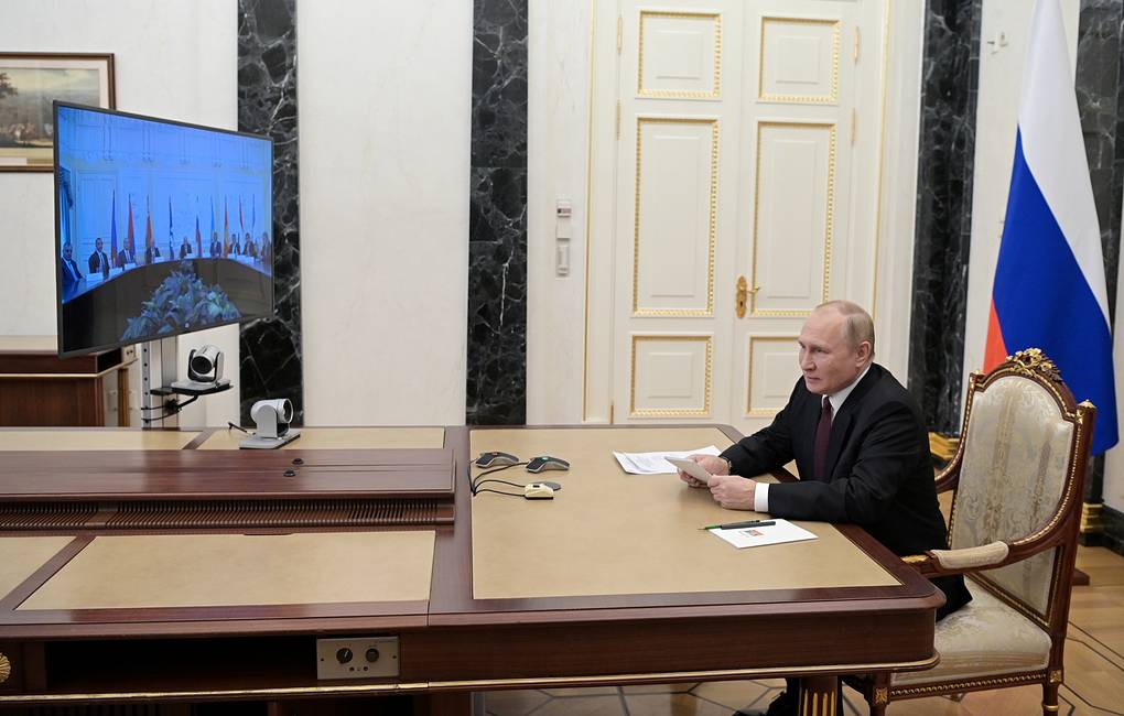 –осси€. ћосква. ѕрезидент –‘ ¬ладимир ѕутин в ремле во врем€ встречи с руководител€ми органов безопасности и спецслужб стран —Ќ√ в режиме видеоконференции. јлексей Ѕабушкин/пресс-служба президента –‘/“ј——