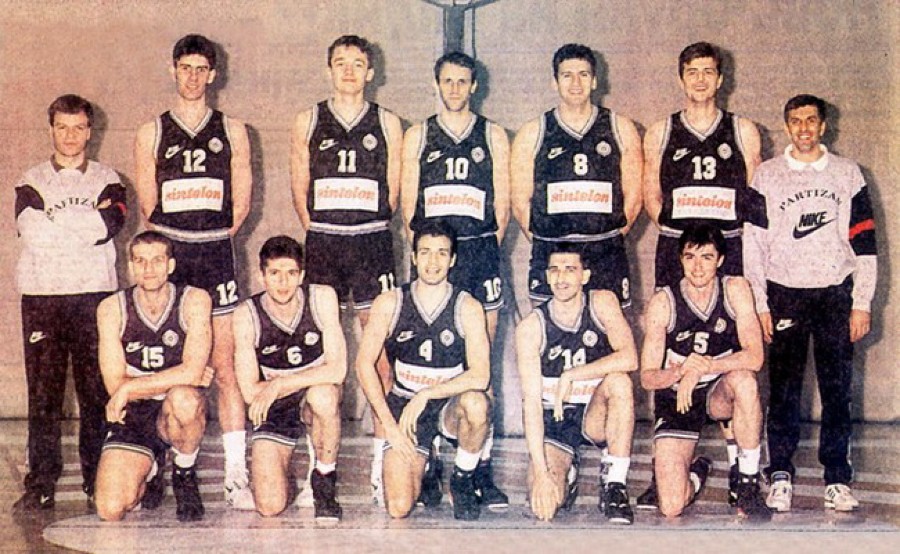 KOSARKA - Kosarkasi Partizana, prvaci Evrope: Velimir Gasic, Mladjan Silobad, Zeljko Rebraca, Dragisa Saric, Zoran Stevanovic, Slavisa Koprivica, Zeljko Obradovic, Ivo Nakic, Nikola Loncar, Aleksandar Djordjevic, Vladimir Dragutinovic i Predrag Danilovic.BGD, 1992. photo:N.Parausic - Rescan -